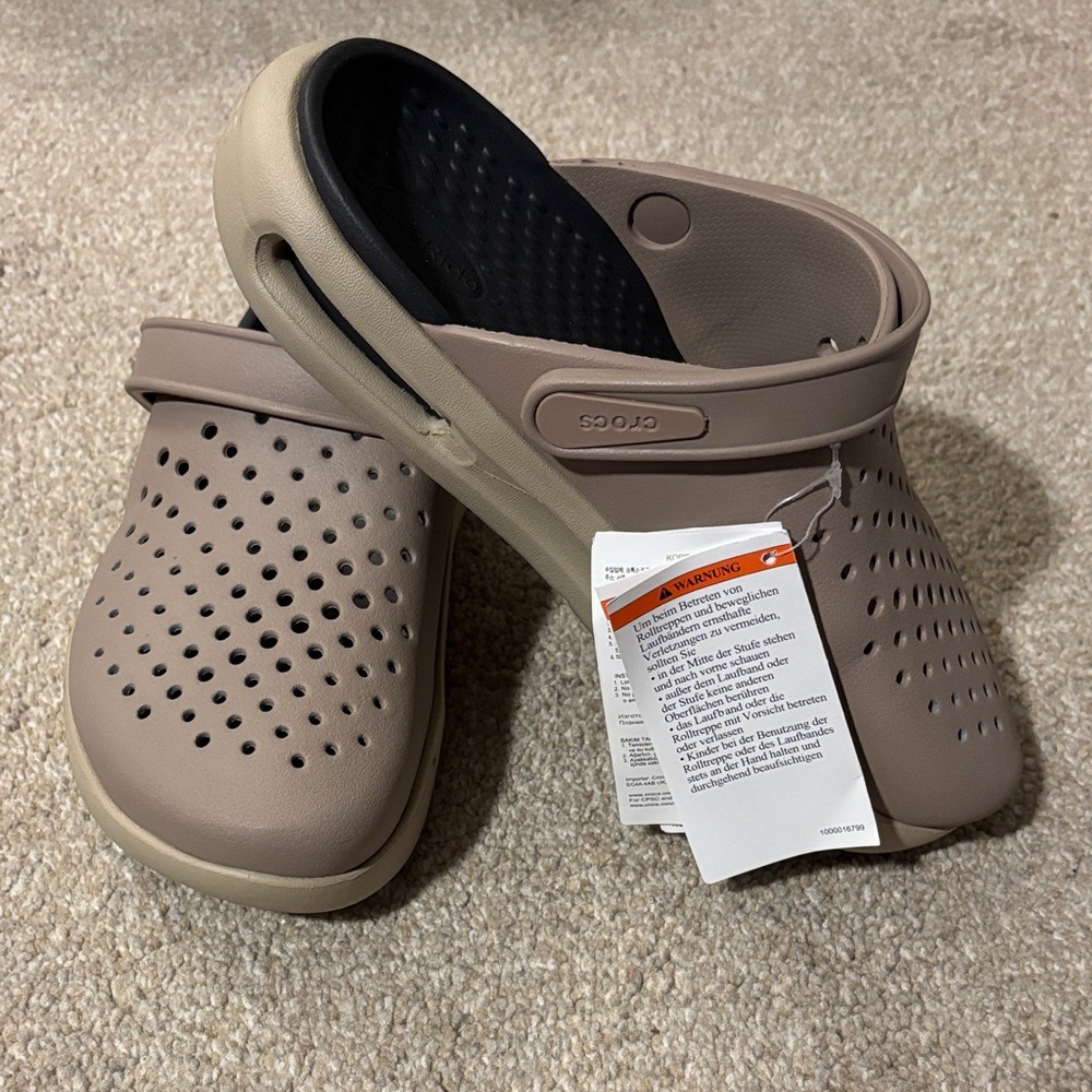 NWT CROCS inmotion clog m5/w7 taupe